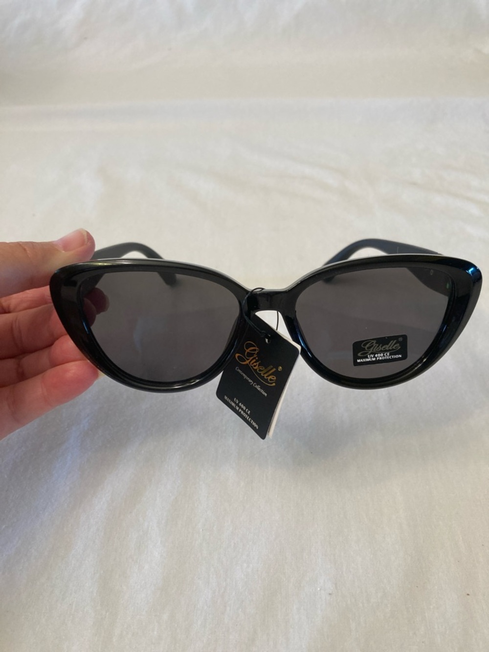Giselle Black Women's 400UV protection Sunglasses with diamond design NWT